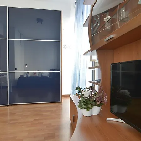 Lecco Apartment *
